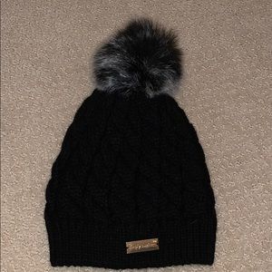 Black Pom Pom Knot Hat